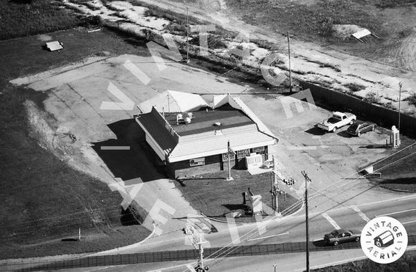 A&W Restaurant - Blissfield - 505 E Adrian St (newer photo)